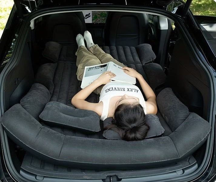 Inflatable Car Mattress with Integrated Side Bolsters
